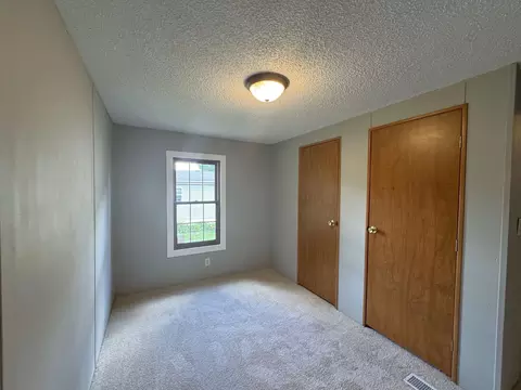 Bedroom - 2018 Edgeview Dr, Monroe, WI 53566 photo 5 of 6
