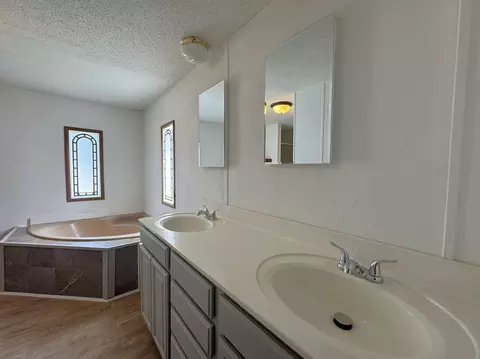Bath - 2018 Edgeview Dr, Monroe, WI 53566 photo 3 of 3