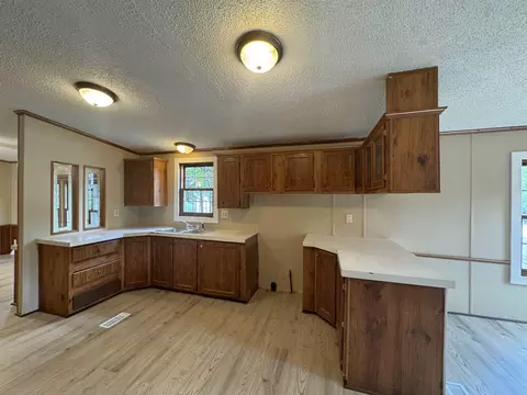 Kitchen - 2018 Edgeview Dr, Monroe, WI 53566 photo 1 of 4