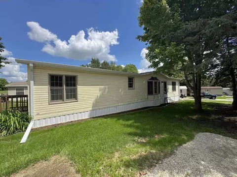 Exterior - 2018 Edgeview Dr, Monroe, WI 53566 photo 6 of 8