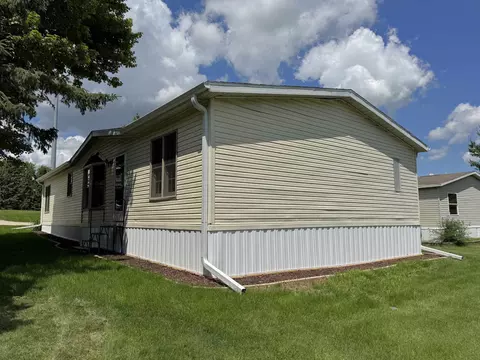 Exterior - 2018 Edgeview Dr, Monroe, WI 53566 photo 4 of 8