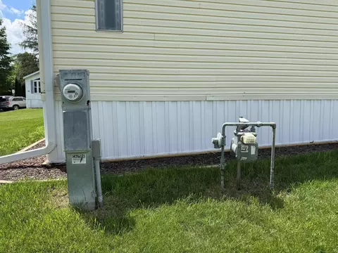 Exterior - 2018 Edgeview Dr, Monroe, WI 53566 photo 2 of 8