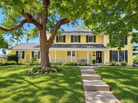 605 Cambridge Dr, Janesville, WI 53548