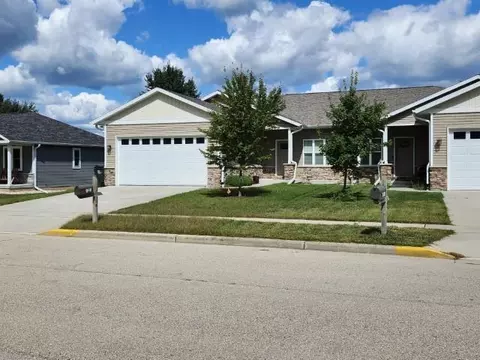 720 Forest Edge Dr, Mazomanie, WI 53560