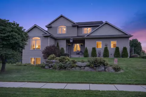 305 Ridgeview Ln, Columbus, WI 53925
