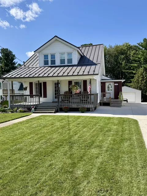 201 Mill St, Fox Lake, WI 53933