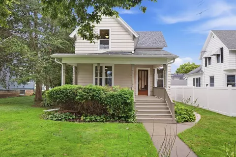 527 1st St, Baraboo, WI 53913