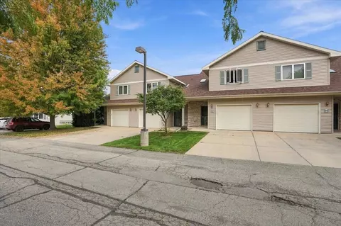 326 Alpine Meadows Cir, Oregon, WI 53575