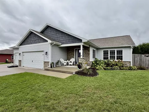 114 Clover Ln, Janesville, WI 53548