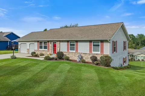 2217 Winfield Dr, Reedsburg, WI 53959