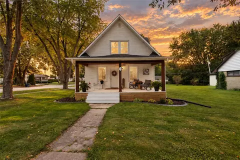 2 S Western Ave, Deerfield, WI 53531