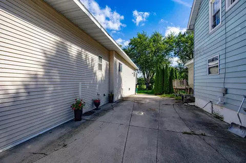 Exterior - 1509 Hackett St, Beloit, WI 53511 photo 17 of 18
