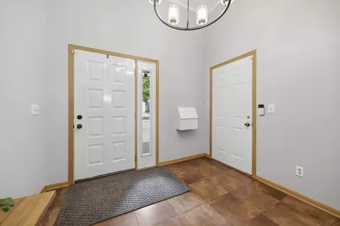 Entry Way - 1509 Hackett St, Beloit, WI 53511 photo 3 of 15