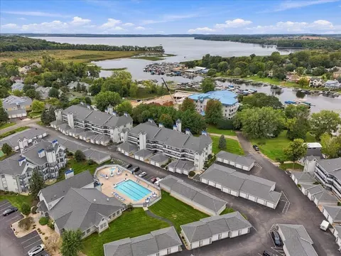 5383 Mariners Cove Dr #414, Madison, WI 53704