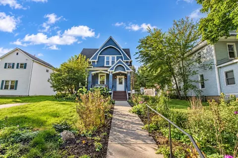 305 W Walnut St, Dodgeville, WI 53533