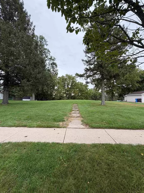 533 N Main St, Fall River, WI 53932 photo 2