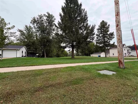 533 N Main St, Fall River, WI 53932 photo 32