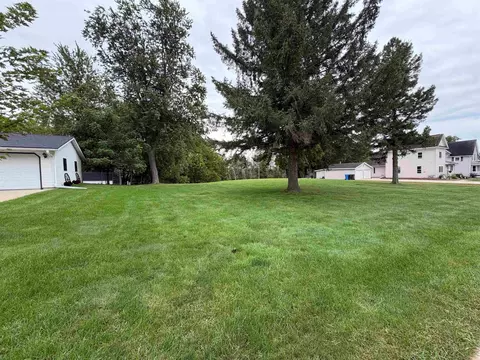 533 N Main St, Fall River, WI 53932 photo 4