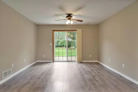 Living - 2307 Turnberry Ct, Beloit, WI 53511 photo 3 of 7