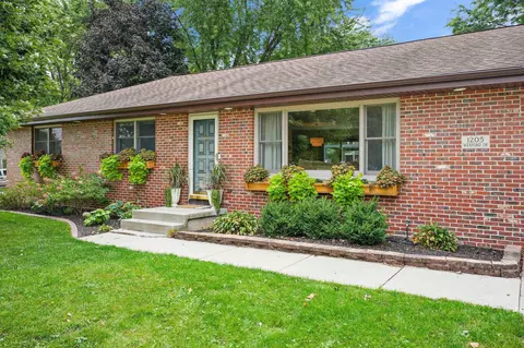 1205 Wexford Dr, Waunakee, WI 53597