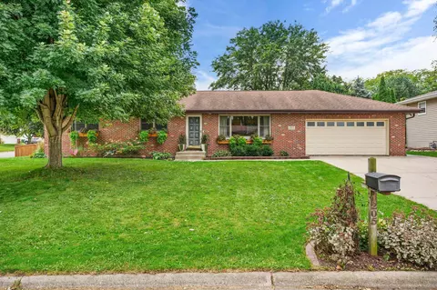 1205 Wexford Dr, Waunakee, WI 53597