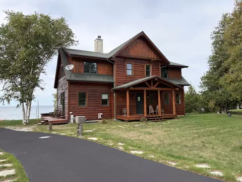 932 Cottage Rd, Ellison Bay, WI 54210