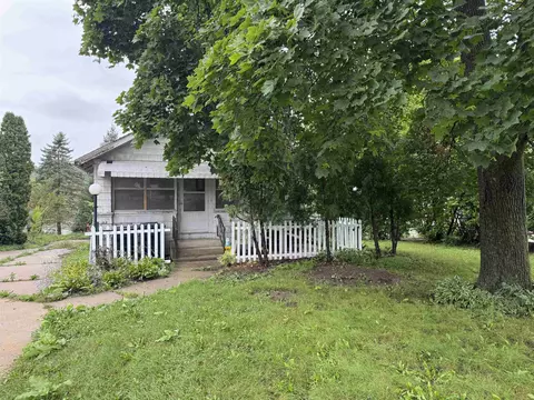 1275 N Parker Dr, Janesville, WI 53545