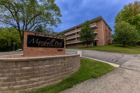 2051 Allen Blvd #401, Middleton, WI 53562