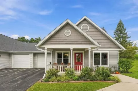 221 Larkspur Ct, Sun Prairie, WI 53590