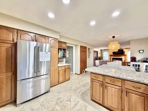 Kitchen - 711 E Azalea Ter, Beloit, WI 53511 photo 4 of 6