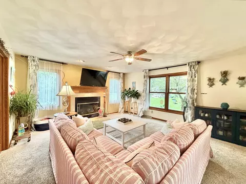 Living - 711 E Azalea Ter, Beloit, WI 53511 photo 2 of 5