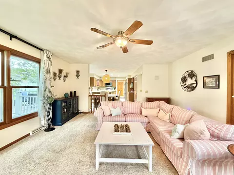 Living - 711 E Azalea Ter, Beloit, WI 53511 photo 4 of 5
