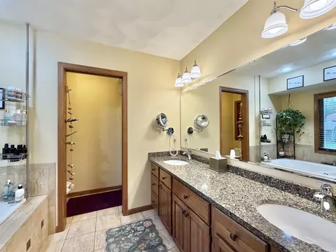 Bath - 711 E Azalea Ter, Beloit, WI 53511 photo 2 of 4