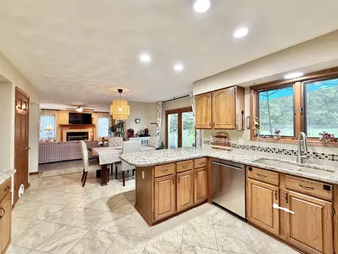 Kitchen - 711 E Azalea Ter, Beloit, WI 53511 photo 5 of 6