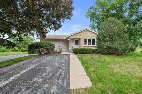 2305 Patricia Ln, Waukesha, WI 53188