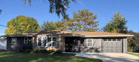 828 N Harmony Dr, Janesville, WI 53545