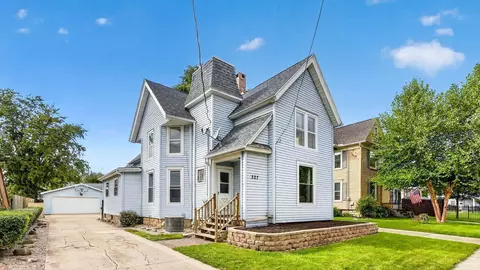 327 N Terrace St, Janesville, WI 53548
