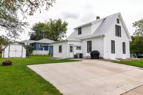 910 N Court St, Platteville, WI 53818