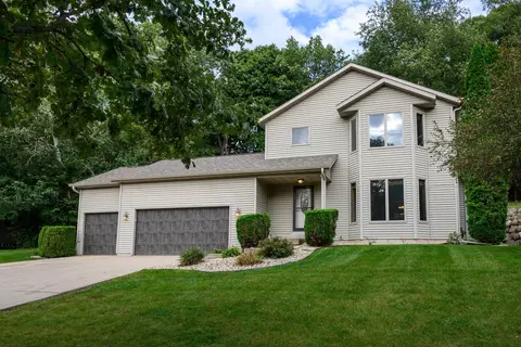 213 Yarrow Hill Dr, Cottage Grove, WI 53527