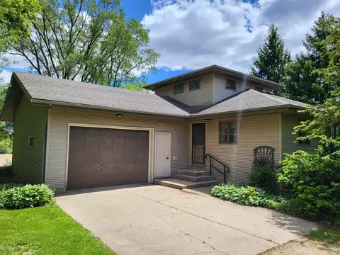 1246 Washington Rd, Stoughton, WI 53589