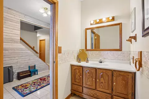 Entry Way - 211 Eagle Dr, Mcgregor, IA 52157 photo 2 of 4