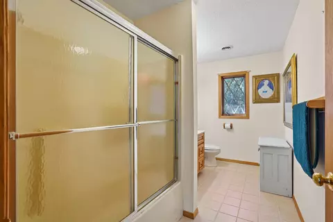 Bath - 211 Eagle Dr, Mcgregor, IA 52157 photo 3 of 4