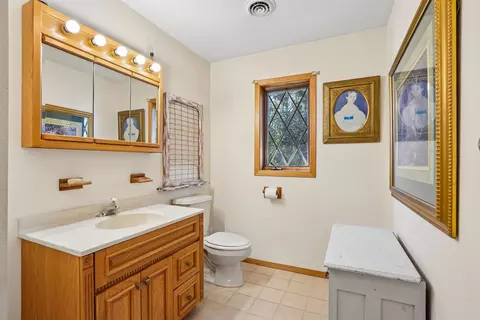 Bath - 211 Eagle Dr, Mcgregor, IA 52157 photo 2 of 4