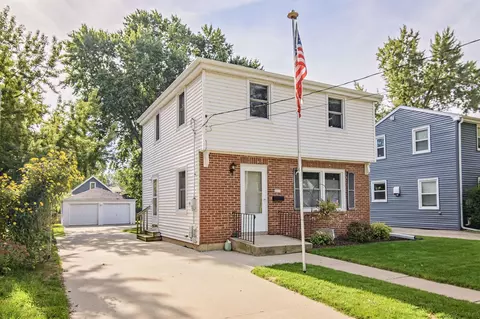 2537 Hoard St, Madison, WI 53704