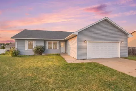745 Crestview Dr, Reedsburg, WI 53959
