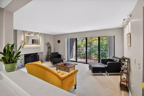 6302 Mineral Point Rd #201, Madison, WI 53705