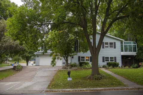 400 Oak Valley Rd, Mount Horeb, WI 53572