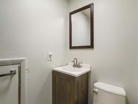 Bath - 2086 E Gorton St, Beloit, WI 53511 photo 2 of 2