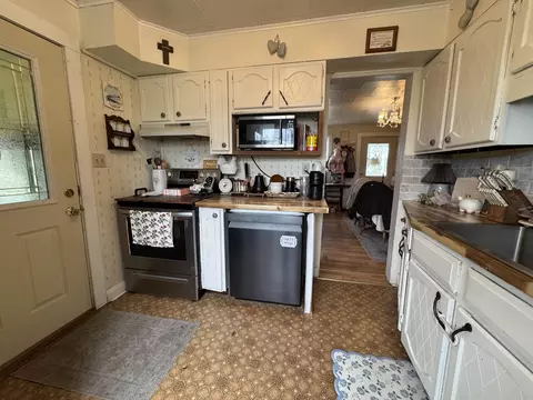 Kitchen - n7850 South Douglas Street, Ripon, WI 54971 photo 2 of 3