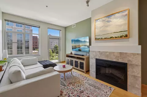 309 W Washington Ave #613, Madison, WI 53703